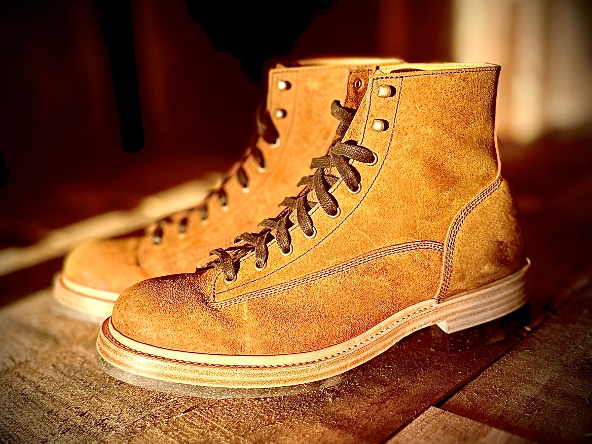 Photo by ChrisoftheW on September 4, 2024 of the Caswell Boot Company Carver in Gallun Sand Wild Boar.