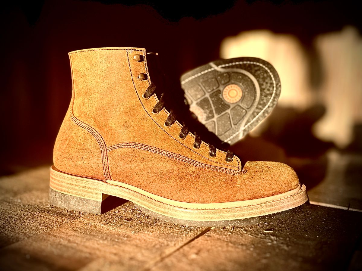 Photo by ChrisoftheW on September 4, 2024 of the Caswell Boot Company Carver in Gallun Sand Wild Boar.