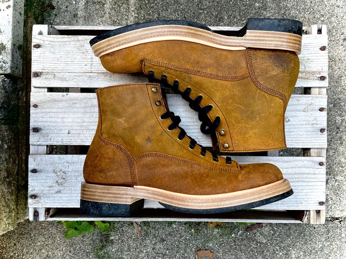 Photo by ChrisoftheW on September 5, 2024 of the Caswell Boot Company Carver in Gallun Sand Wild Boar.