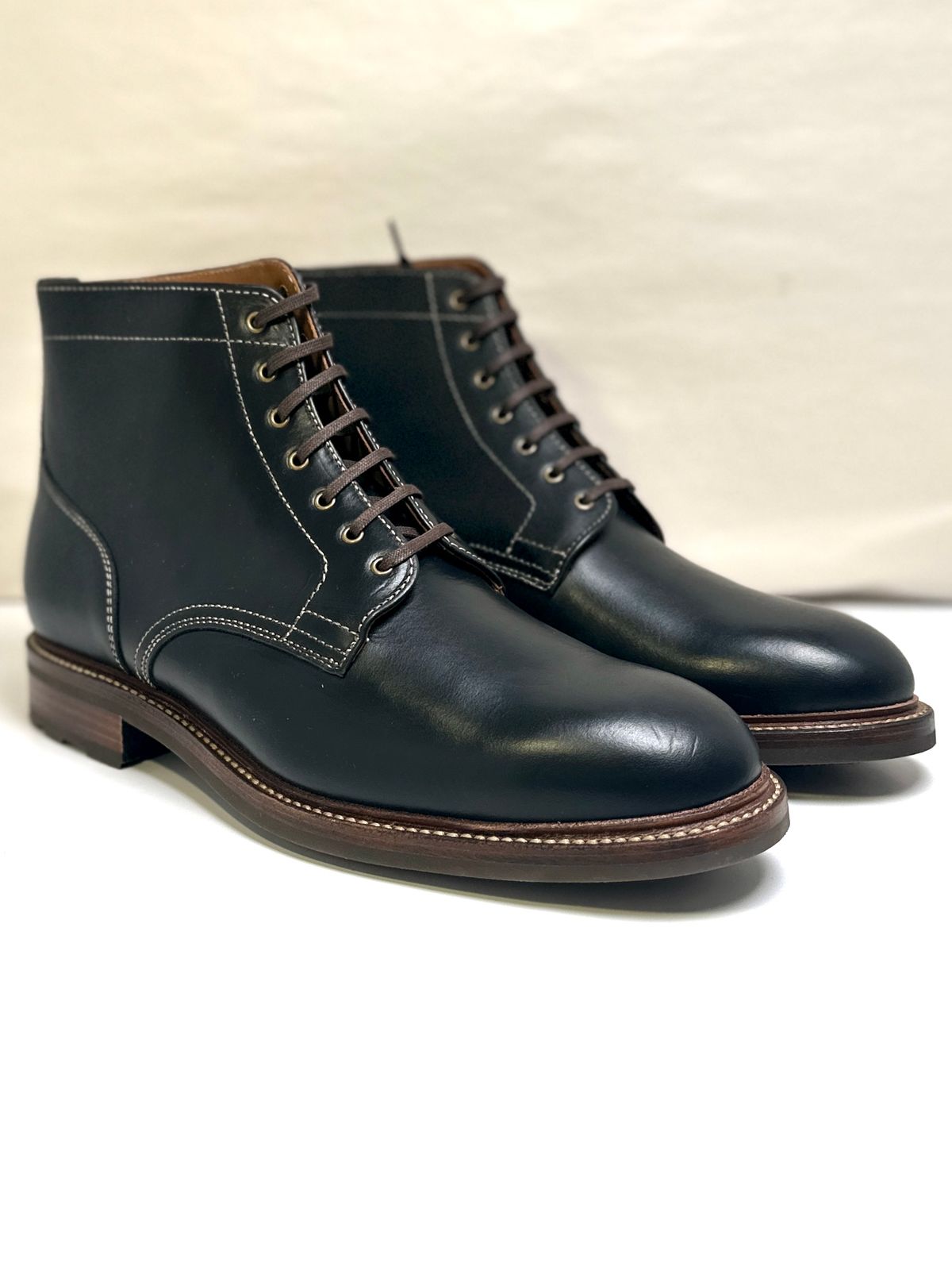 Photo by ChrisoftheW on February 15, 2023 of the Caswell Boot Company Lisbon in Horween Black Chromexcel.