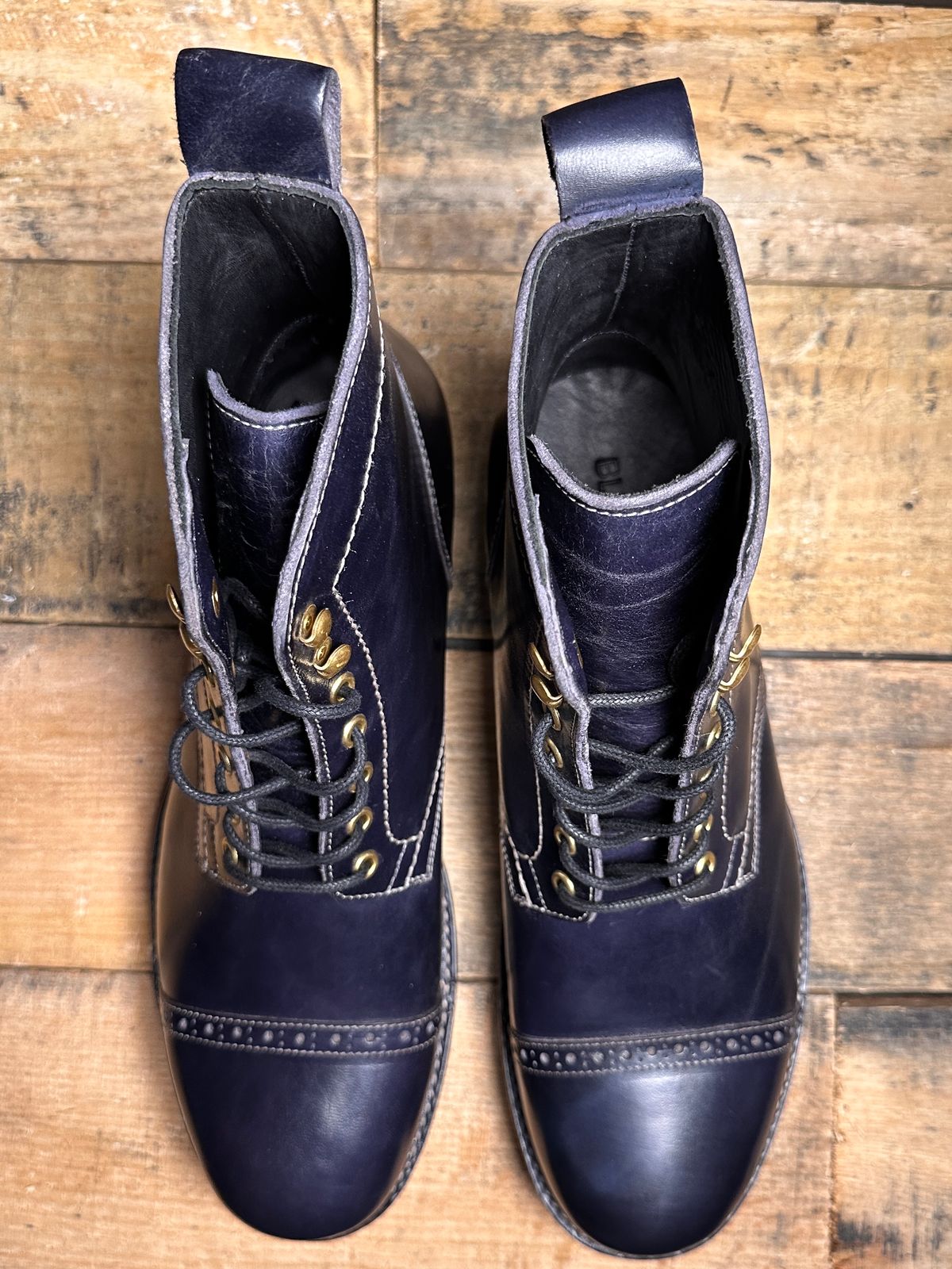 Photo by ChrisoftheW on November 5, 2024 of the Blkbrd Shoemaker Luchador-Z in Maryam Dark Blue TPR Horsebutt.