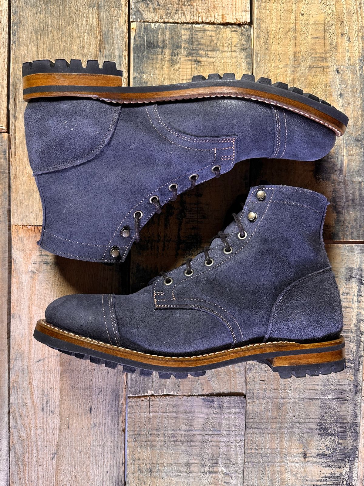 Photo by ChrisoftheW on December 7, 2024 of the Truman Cap Toe Boot in Seidel Ink Cheaha Rough Out.