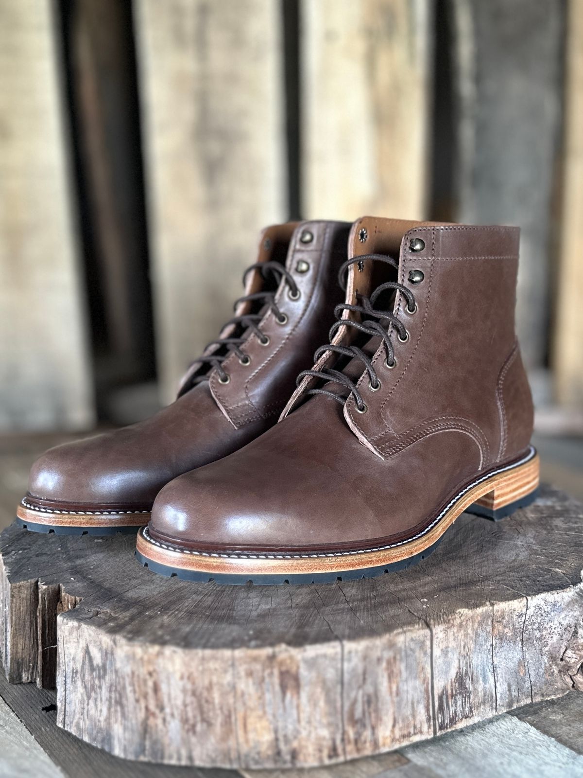 Photo by ChrisoftheW on October 5, 2025 of the Caswell Boot Company Lisbon in Maryam 1071 Horsebutt.