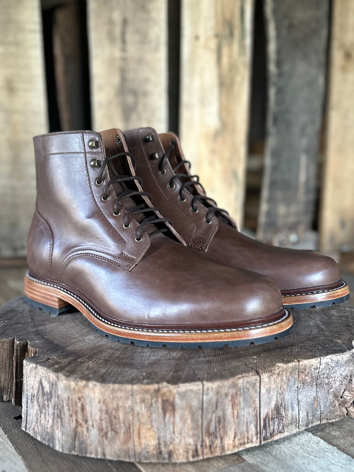 Photo by ChrisoftheW on October 5, 2025 of the Caswell Boot Company Lisbon in Maryam 1071 Horsebutt.
