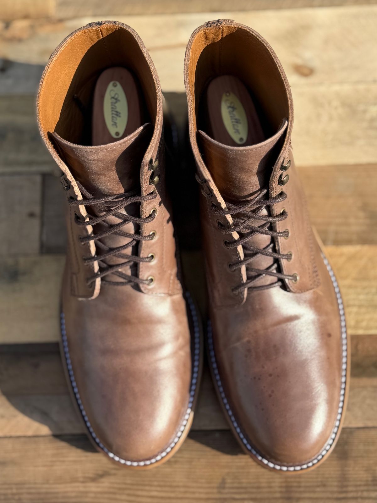 Photo by ChrisoftheW on November 5, 2025 of the Caswell Boot Company Lisbon in Maryam 1071 Horsebutt.