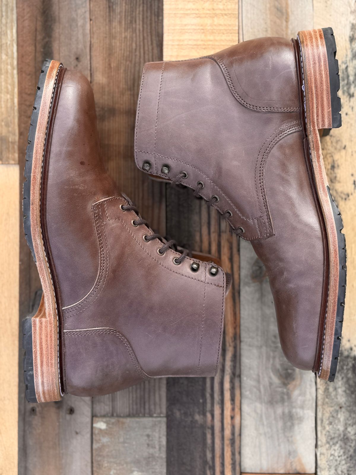 Photo by ChrisoftheW on November 5, 2025 of the Caswell Boot Company Lisbon in Maryam 1071 Horsebutt.