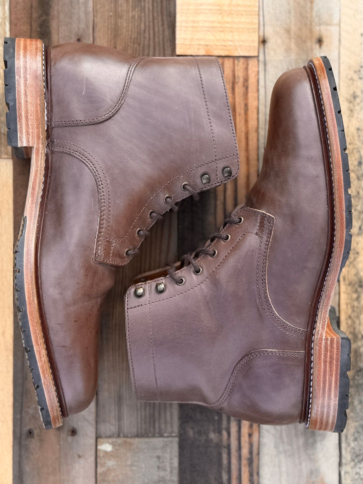 Photo by ChrisoftheW on November 5, 2025 of the Caswell Boot Company Lisbon in Maryam 1071 Horsebutt.