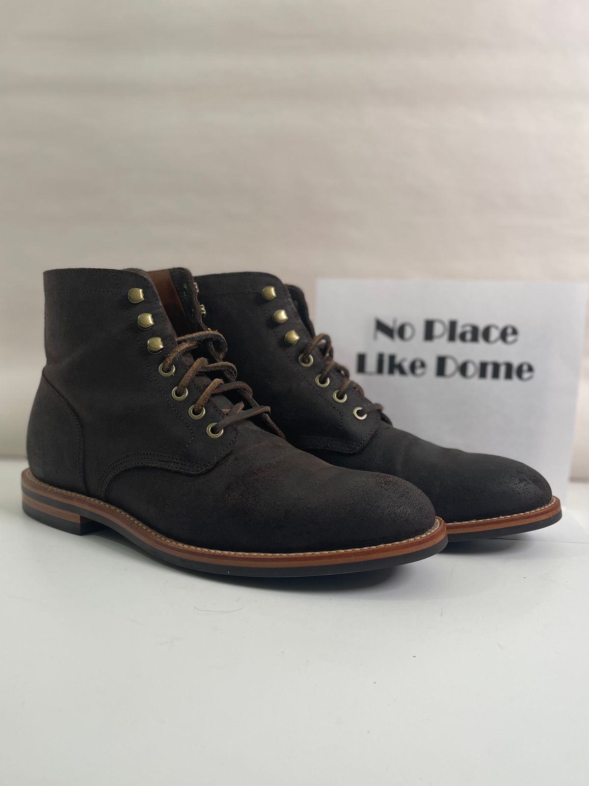 Photo by ChrisoftheW on November 4, 2022 of the Grant Stone Diesel Boot in C.F. Stead Earth Waxy Commander Suede.