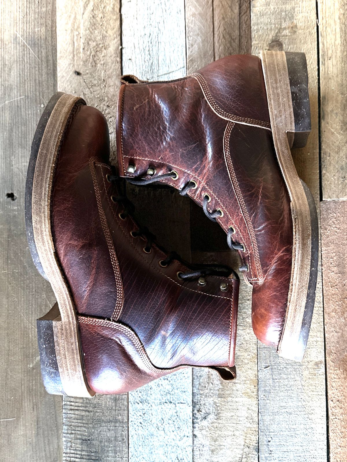 Photo by ChrisoftheW on October 5, 2025 of the Caswell Boot Company Carver in Law Tanning Burnt Chiptan Bison.