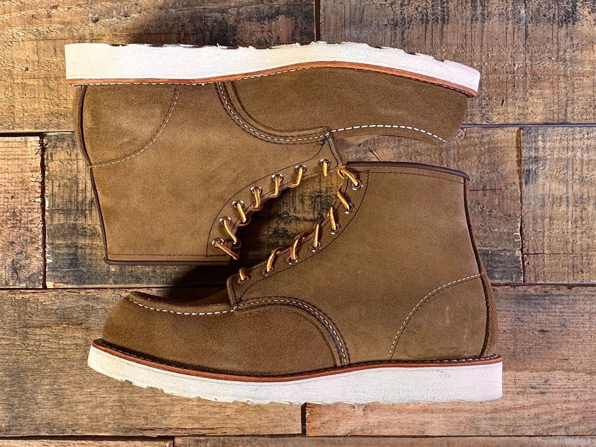 Photo by ChrisoftheW on December 7, 2024 of the Red Wing 8881 Classic Moc in S.B. Foot Olive Mohave Roughout.