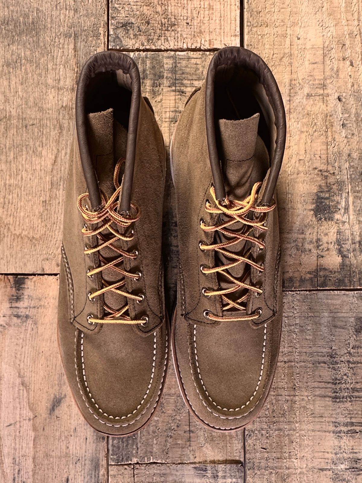 Photo by ChrisoftheW on December 7, 2024 of the Red Wing 8881 Classic Moc in S.B. Foot Olive Mohave Roughout.