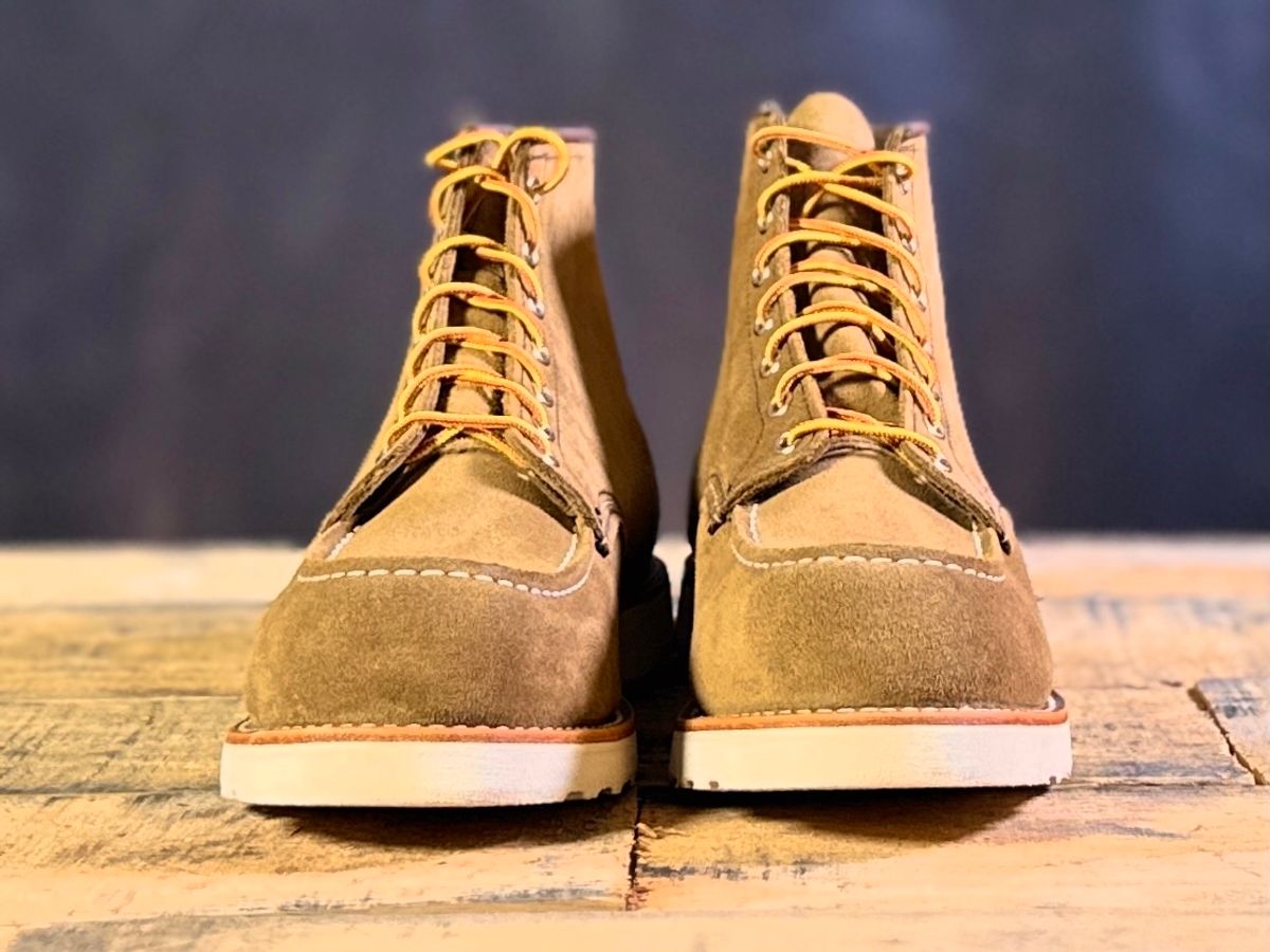 Photo by ChrisoftheW on December 7, 2024 of the Red Wing 8881 Classic Moc in S.B. Foot Olive Mohave Roughout.