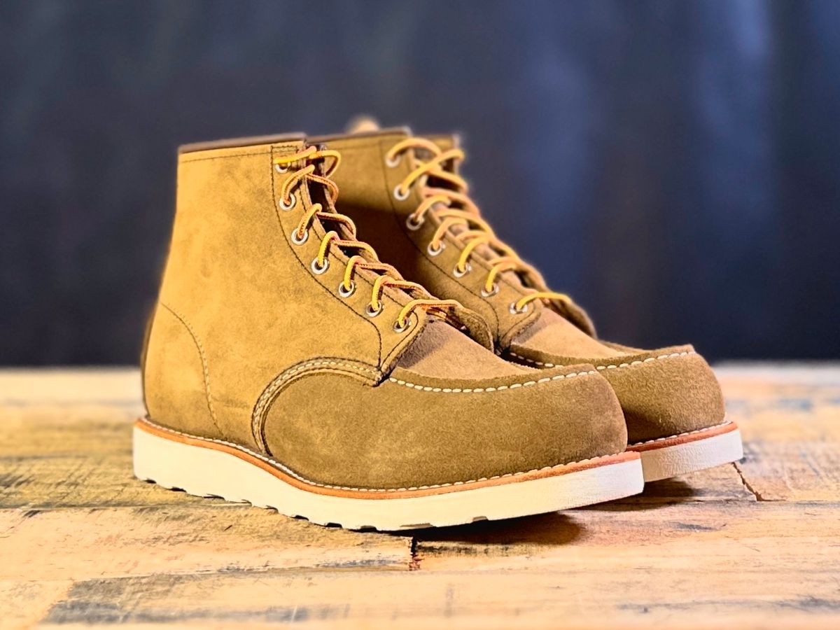 Photo by ChrisoftheW on December 7, 2024 of the Red Wing 8881 Classic Moc in S.B. Foot Olive Mohave Roughout.