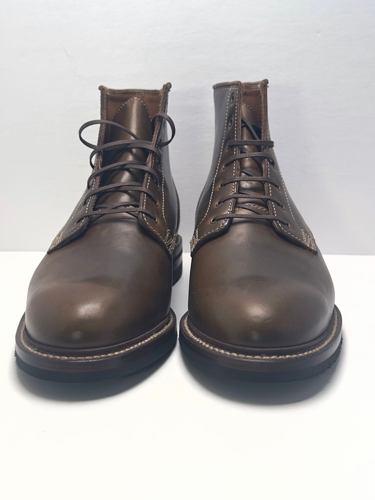 Photo by ChrisoftheW on November 2, 2023 of the Caswell Boot Company Lisbon II in Horween Olive Chromexcel.