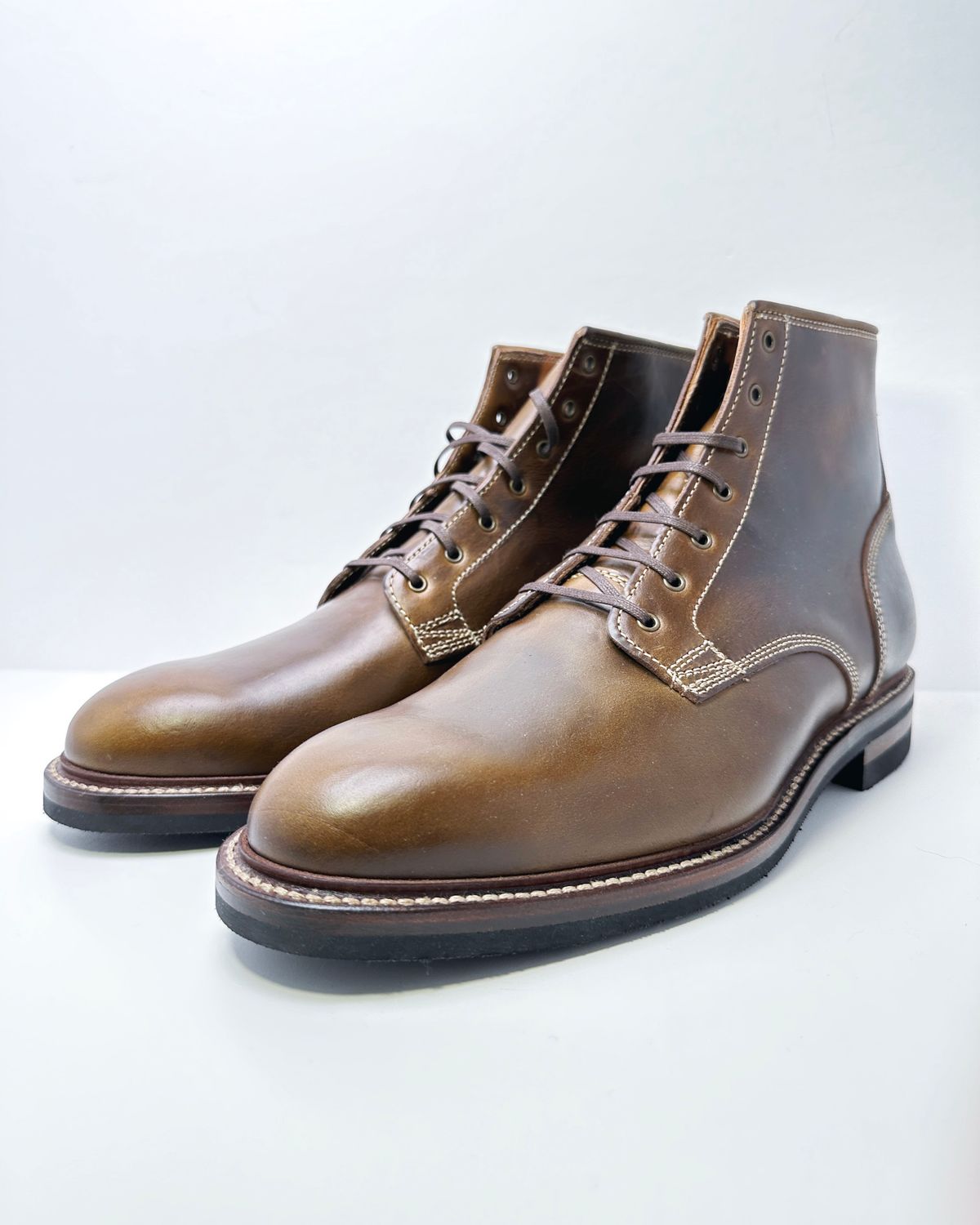 Photo by ChrisoftheW on November 2, 2023 of the Caswell Boot Company Lisbon II in Horween Olive Chromexcel.