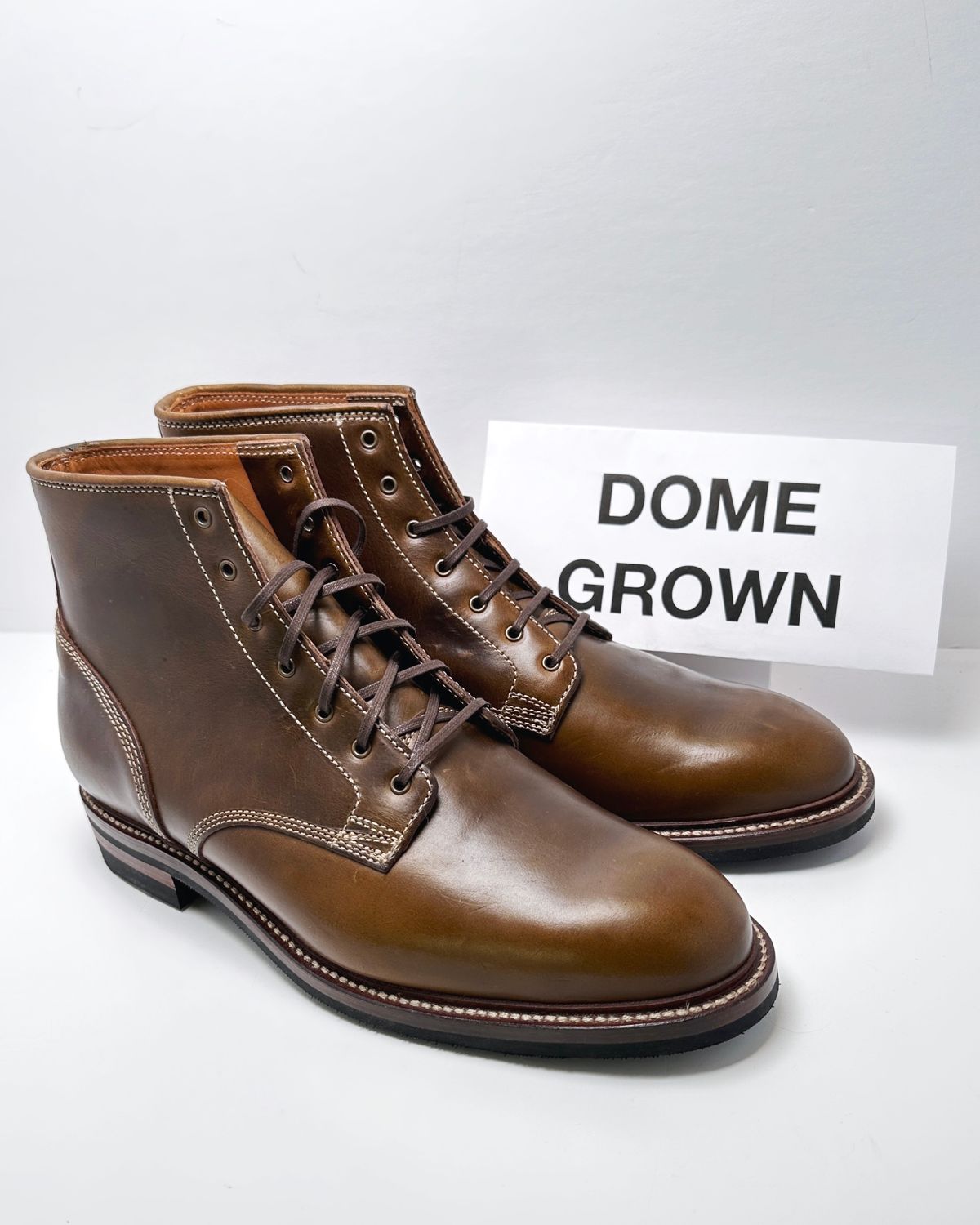 Photo by ChrisoftheW on November 2, 2023 of the Caswell Boot Company Lisbon II in Horween Olive Chromexcel.