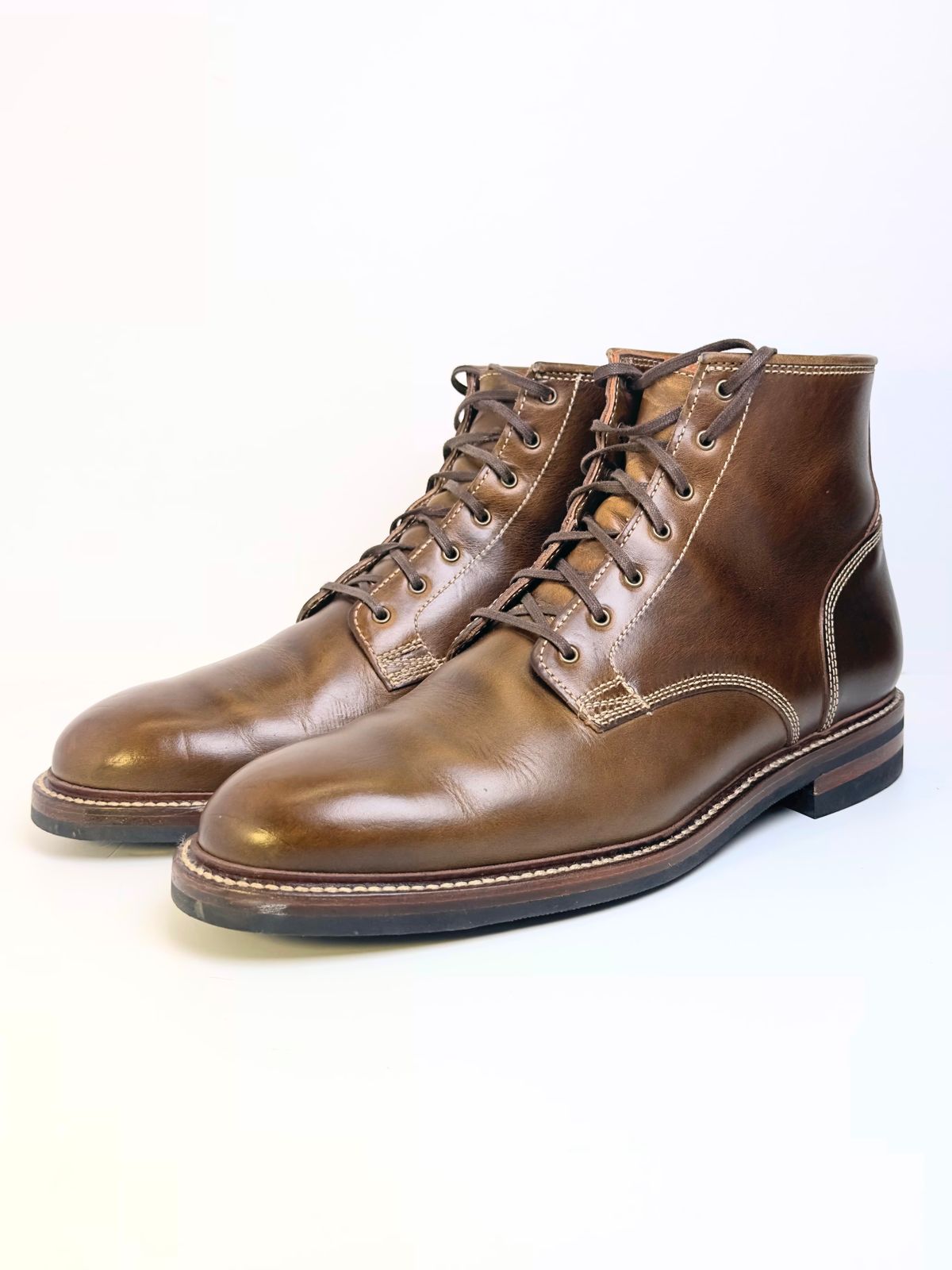 Photo by ChrisoftheW on December 6, 2023 of the Caswell Boot Company Lisbon II in Horween Olive Chromexcel.