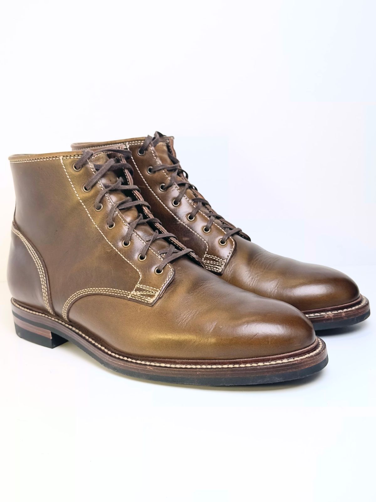 Photo by ChrisoftheW on December 6, 2023 of the Caswell Boot Company Lisbon II in Horween Olive Chromexcel.