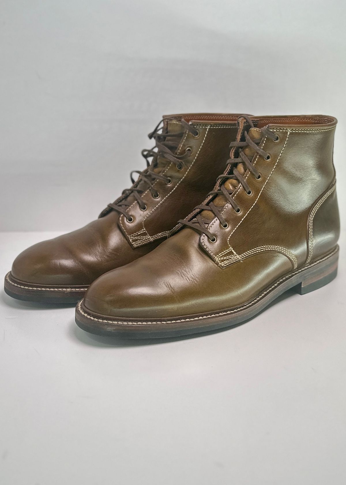 Photo by ChrisoftheW on January 4, 2024 of the Caswell Boot Company Lisbon II in Horween Olive Chromexcel.