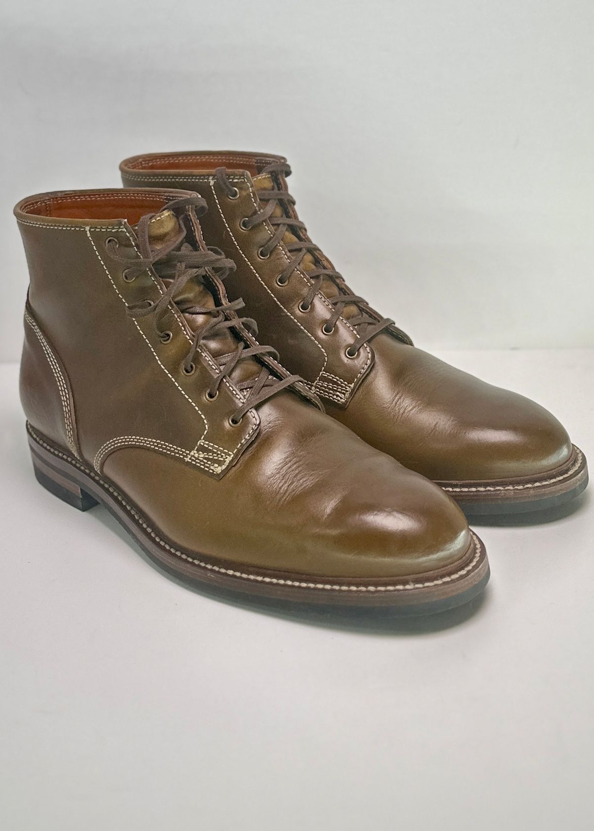 Photo by ChrisoftheW on January 4, 2024 of the Caswell Boot Company Lisbon II in Horween Olive Chromexcel.