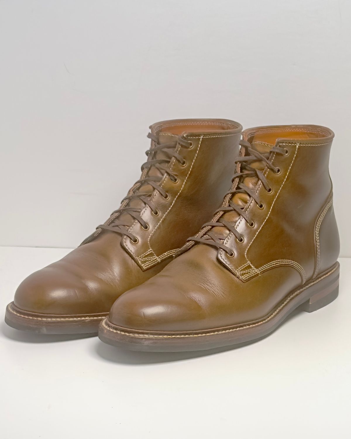 Photo by ChrisoftheW on February 6, 2024 of the Caswell Boot Company Lisbon II in Horween Olive Chromexcel.