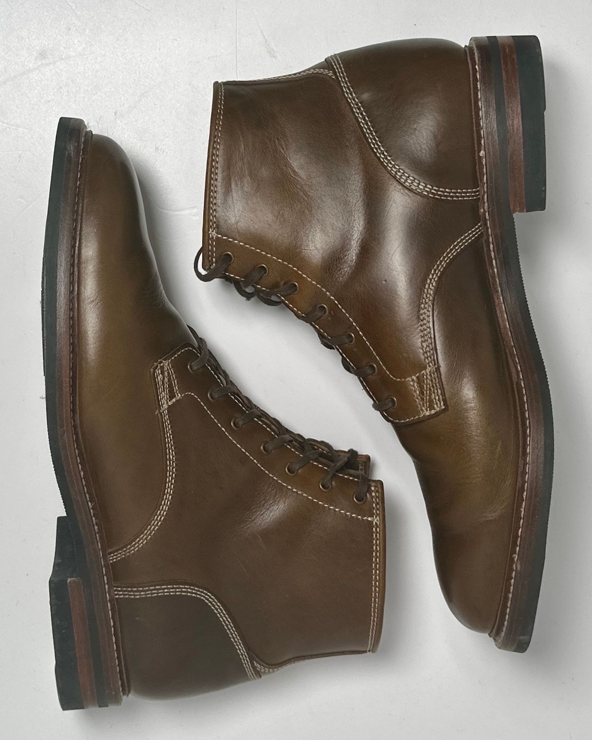 Photo by ChrisoftheW on February 6, 2024 of the Caswell Boot Company Lisbon II in Horween Olive Chromexcel.