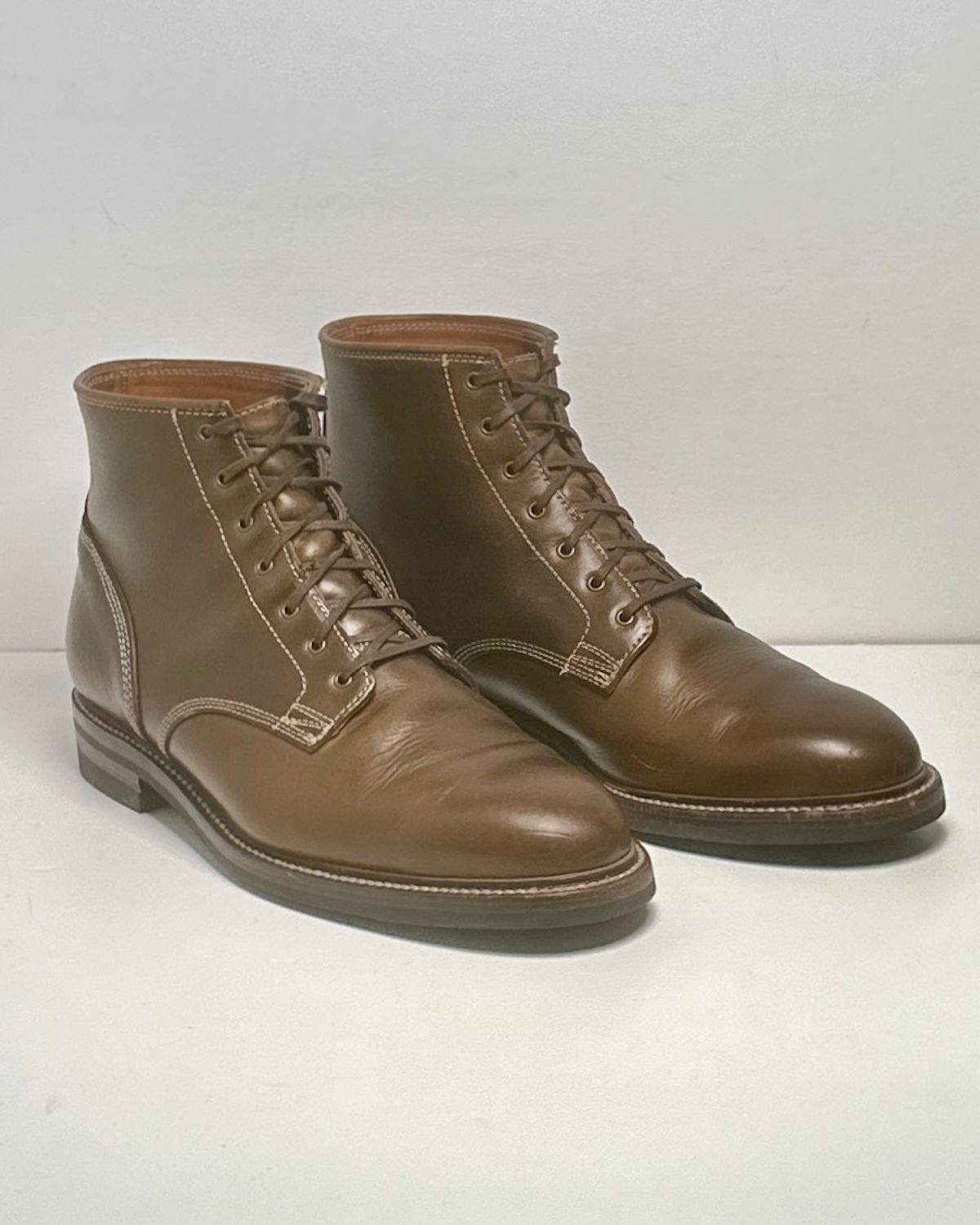 Photo by ChrisoftheW on February 6, 2024 of the Caswell Boot Company Lisbon II in Horween Olive Chromexcel.