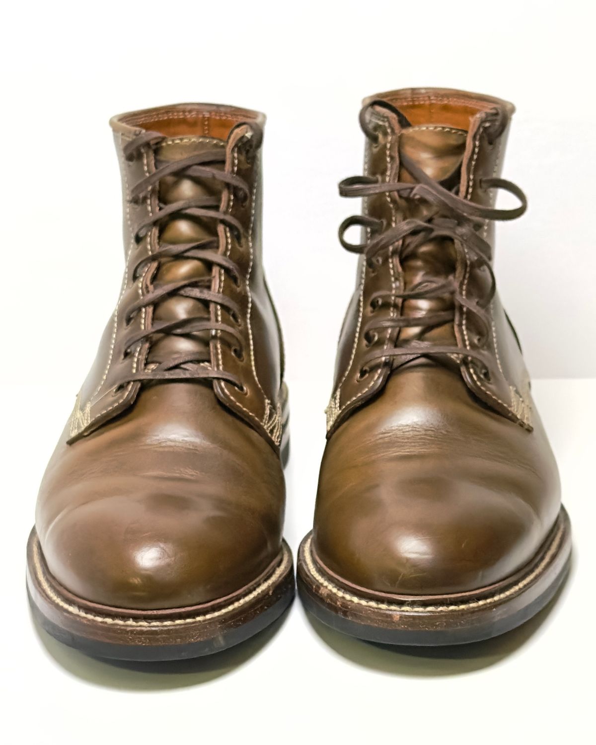 Photo by ChrisoftheW on March 6, 2024 of the Caswell Boot Company Lisbon II in Horween Olive Chromexcel.