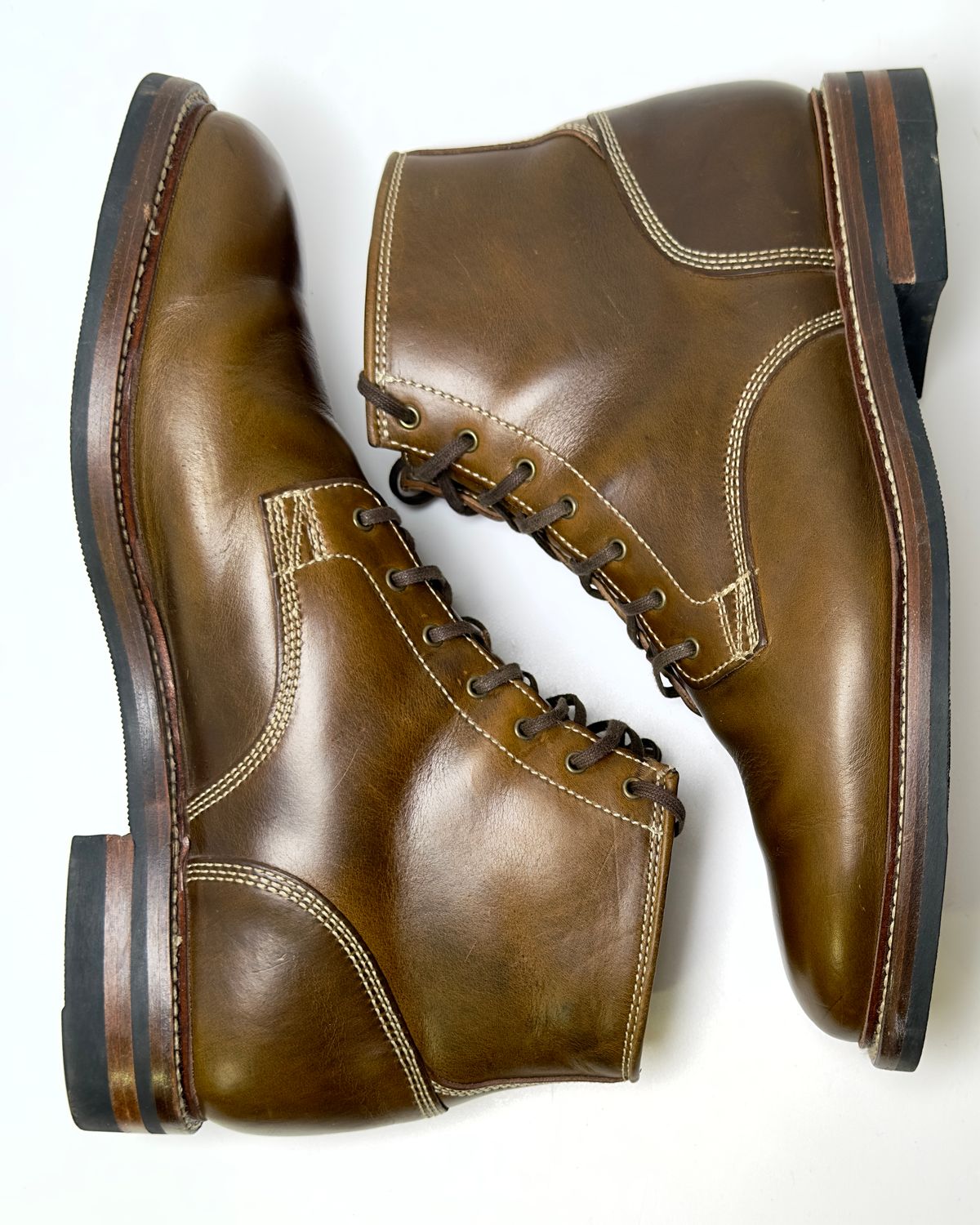 Photo by ChrisoftheW on March 6, 2024 of the Caswell Boot Company Lisbon II in Horween Olive Chromexcel.