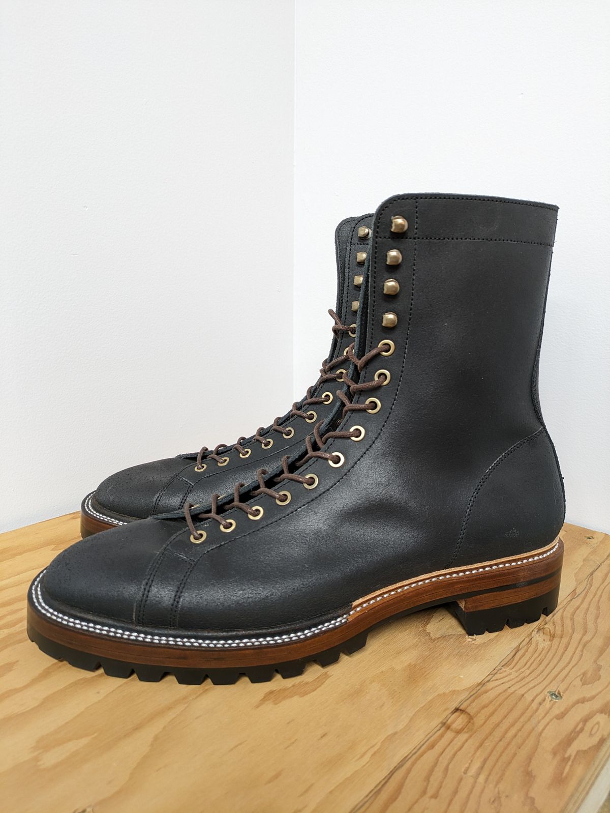 Photo by Dutch_fl on October 6, 2023 of the Prof Barnets Cleon in Indonesian Black Waxed Flesh.
