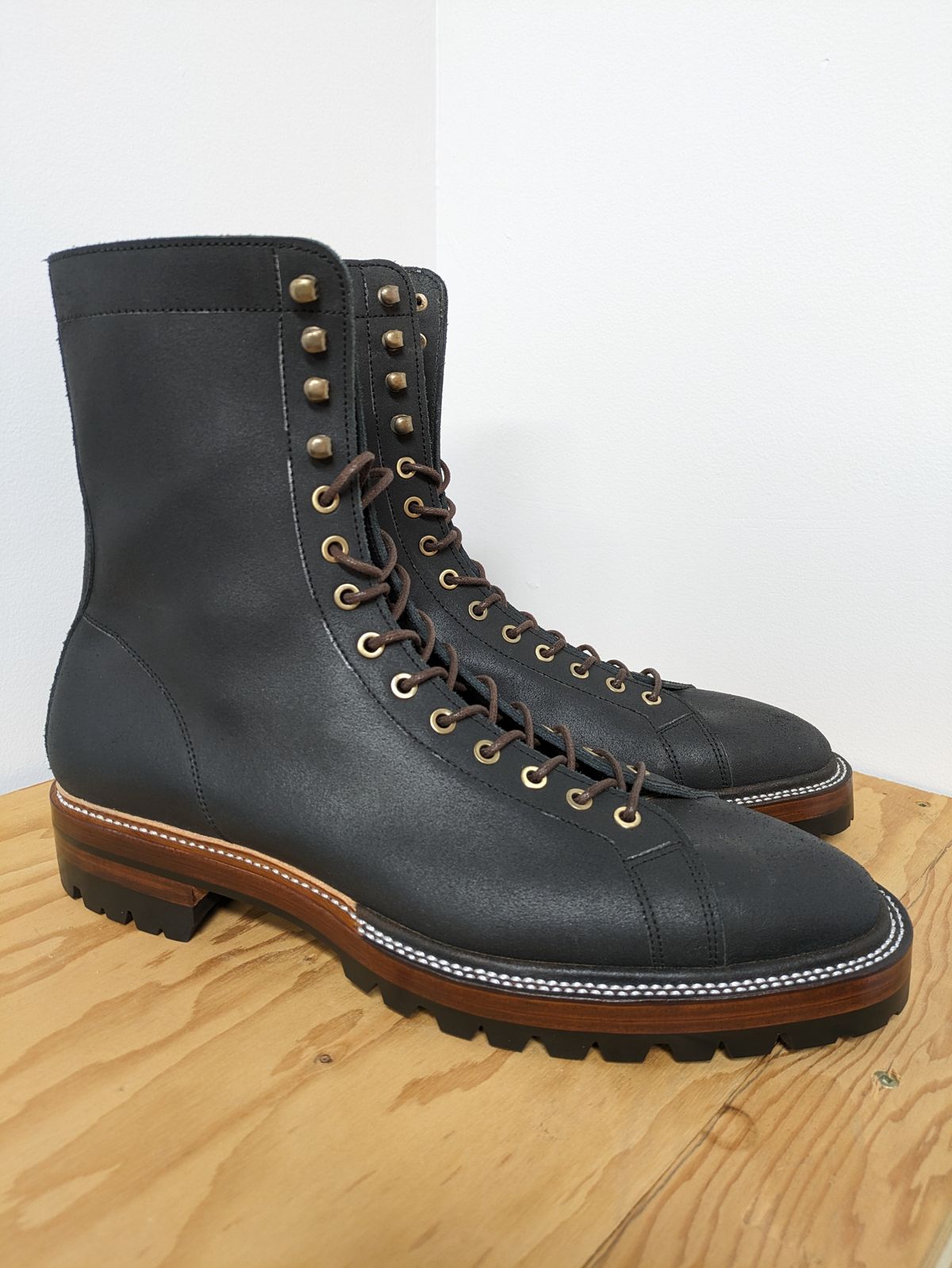 Photo by Dutch_fl on October 6, 2023 of the Prof Barnets Cleon in Indonesian Black Waxed Flesh.