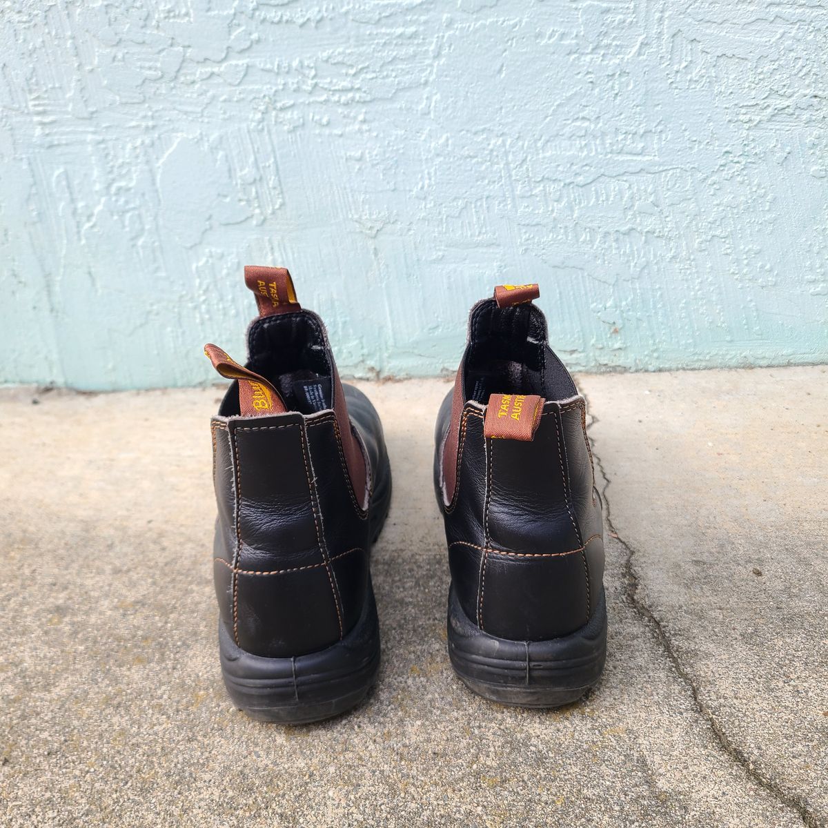 Photo by donyey on January 5, 2025 of the Blundstone 172 in Stout Brown.