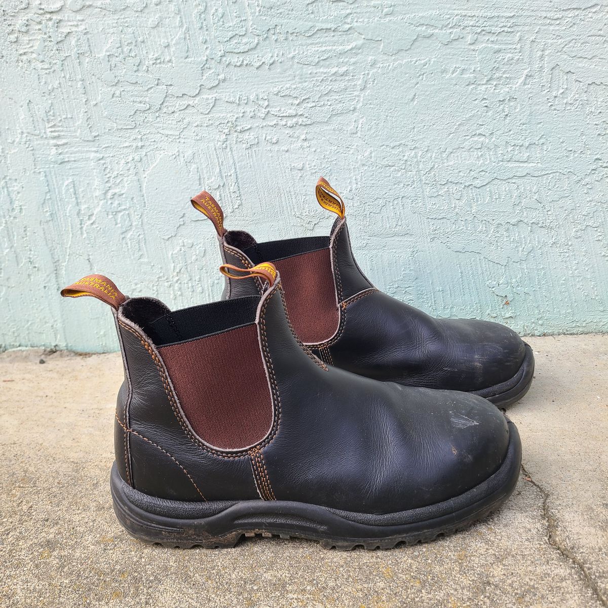 Photo by donyey on January 5, 2025 of the Blundstone 172 in Stout Brown.