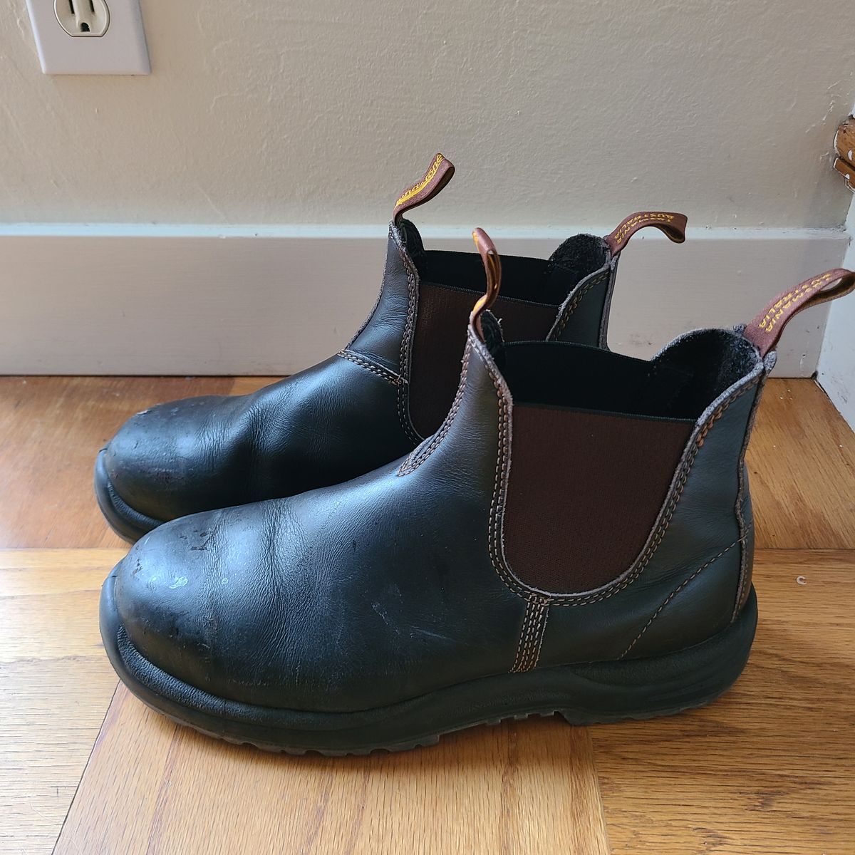 Photo by donyey on March 5, 2025 of the Blundstone 172 in Stout Brown.