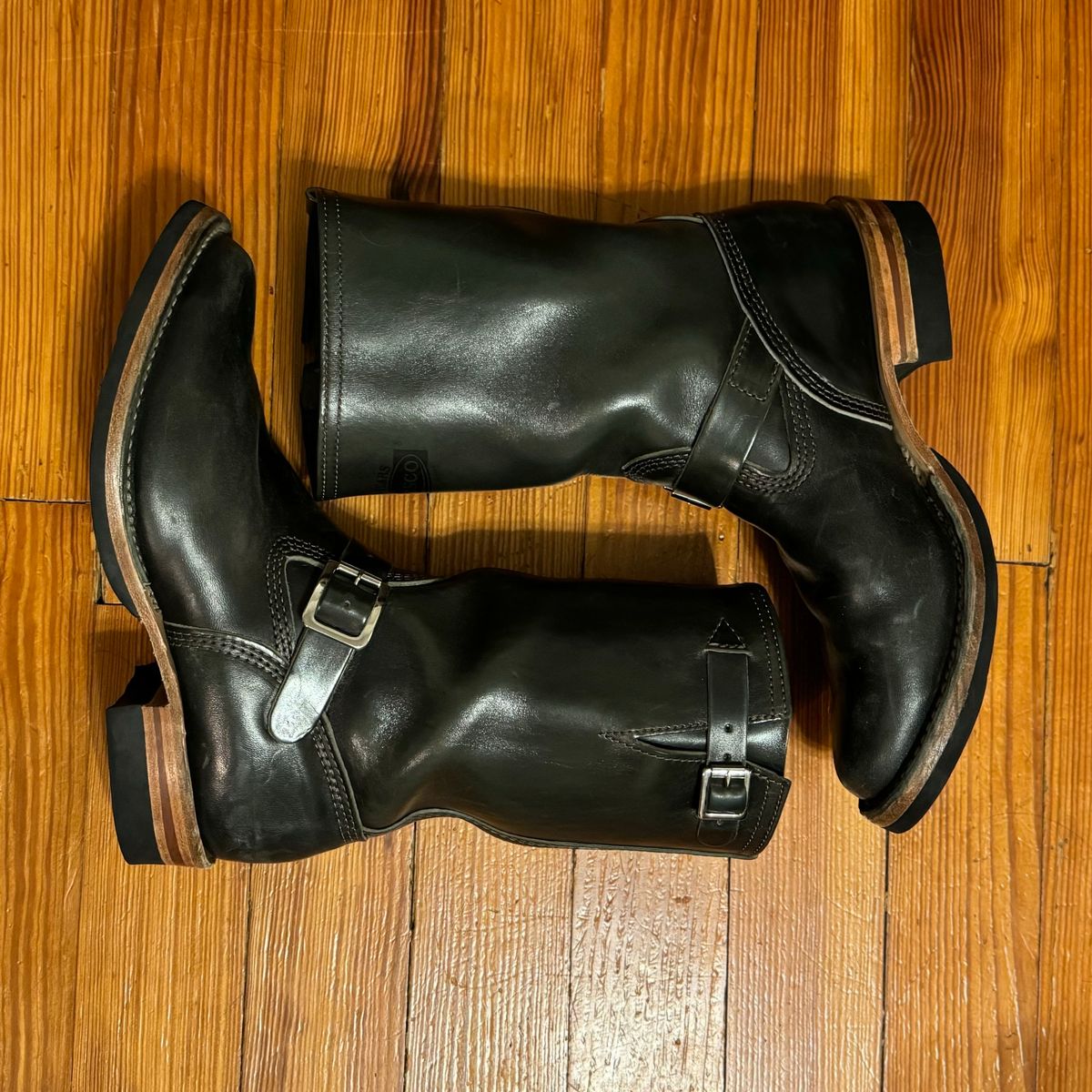 Photo by sthilburn on November 5, 2024 of the Wesco Mister Lou in Maryam Petrolio Waxed Black Horsehide.