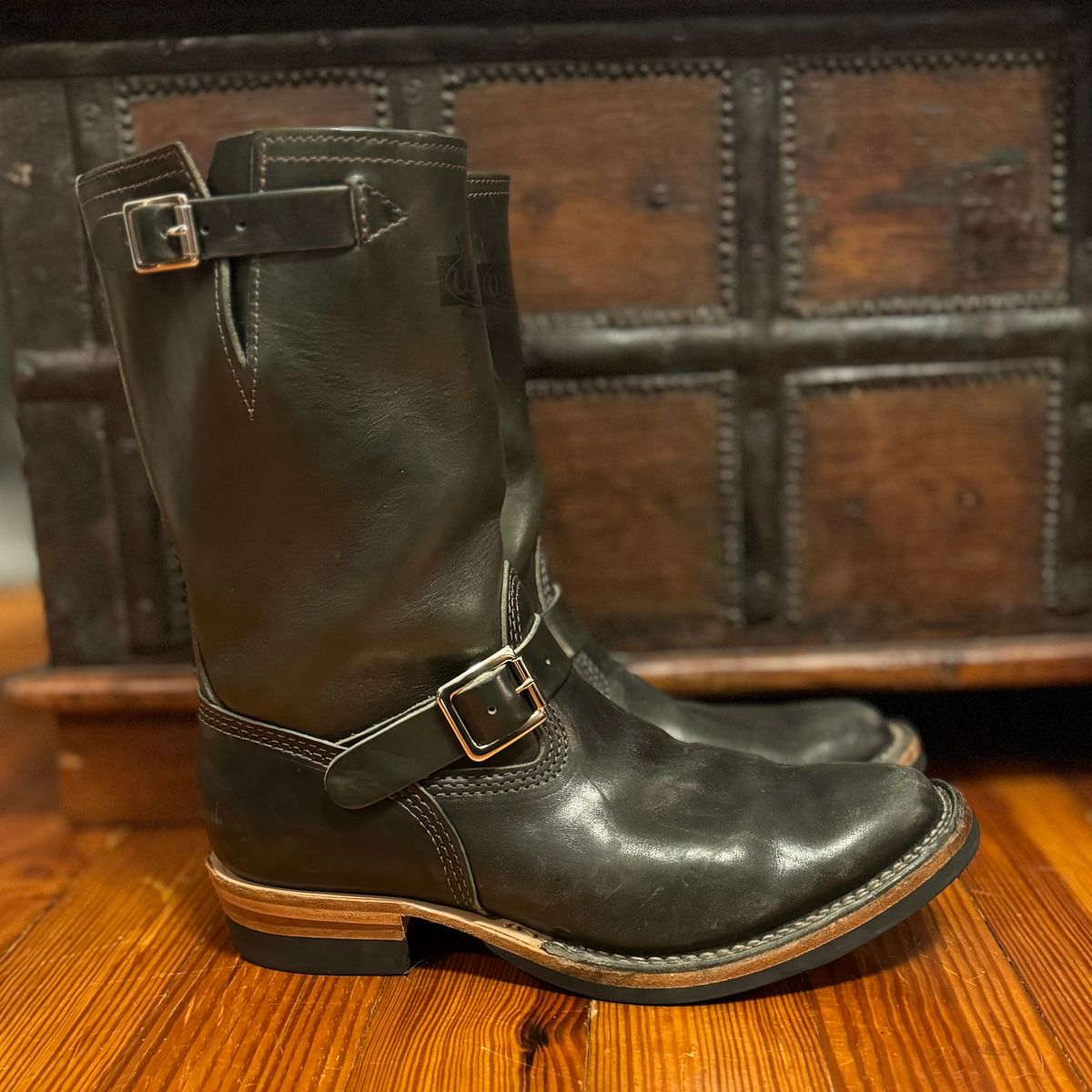 Photo by sthilburn on November 5, 2024 of the Wesco Mister Lou in Maryam Petrolio Waxed Black Horsehide.