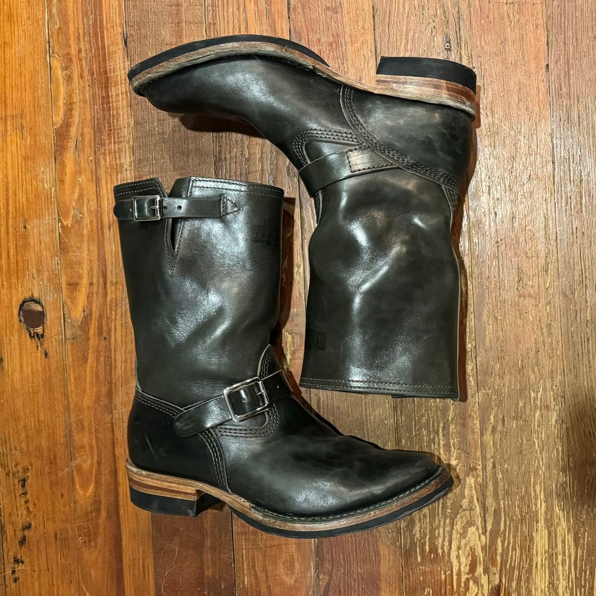 Photo by sthilburn on December 6, 2024 of the Wesco Mister Lou in Maryam Petrolio Waxed Black Horsehide.