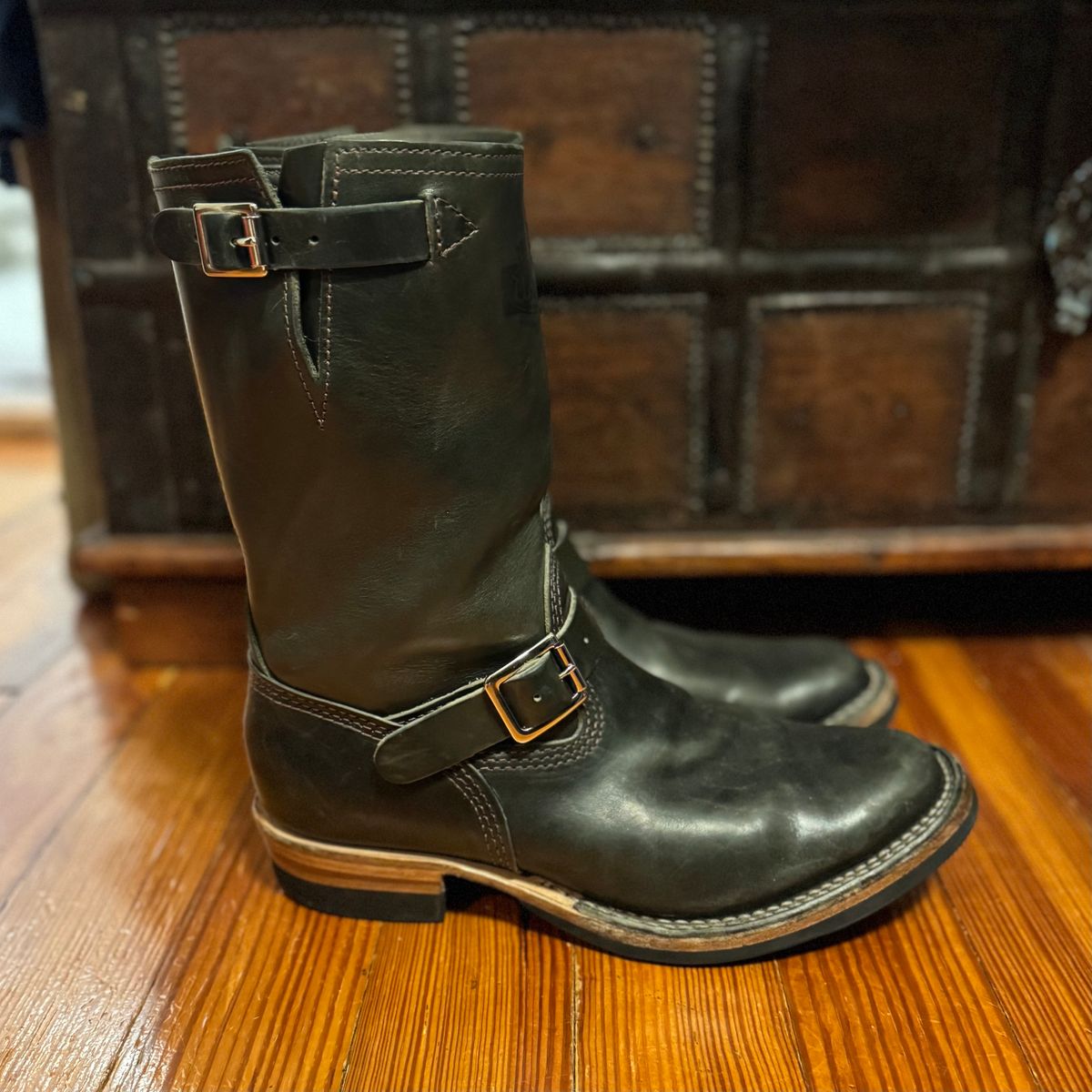 Photo by sthilburn on January 6, 2025 of the Wesco Mister Lou in Maryam Petrolio Waxed Black Horsehide.