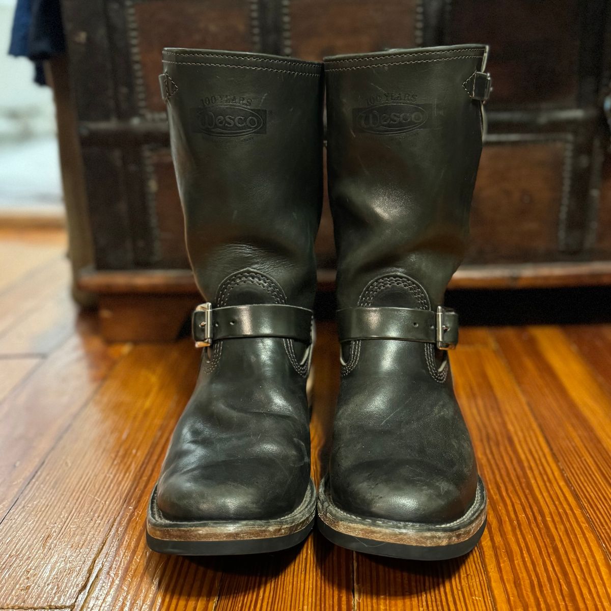 Photo by sthilburn on January 6, 2025 of the Wesco Mister Lou in Maryam Petrolio Waxed Black Horsehide.