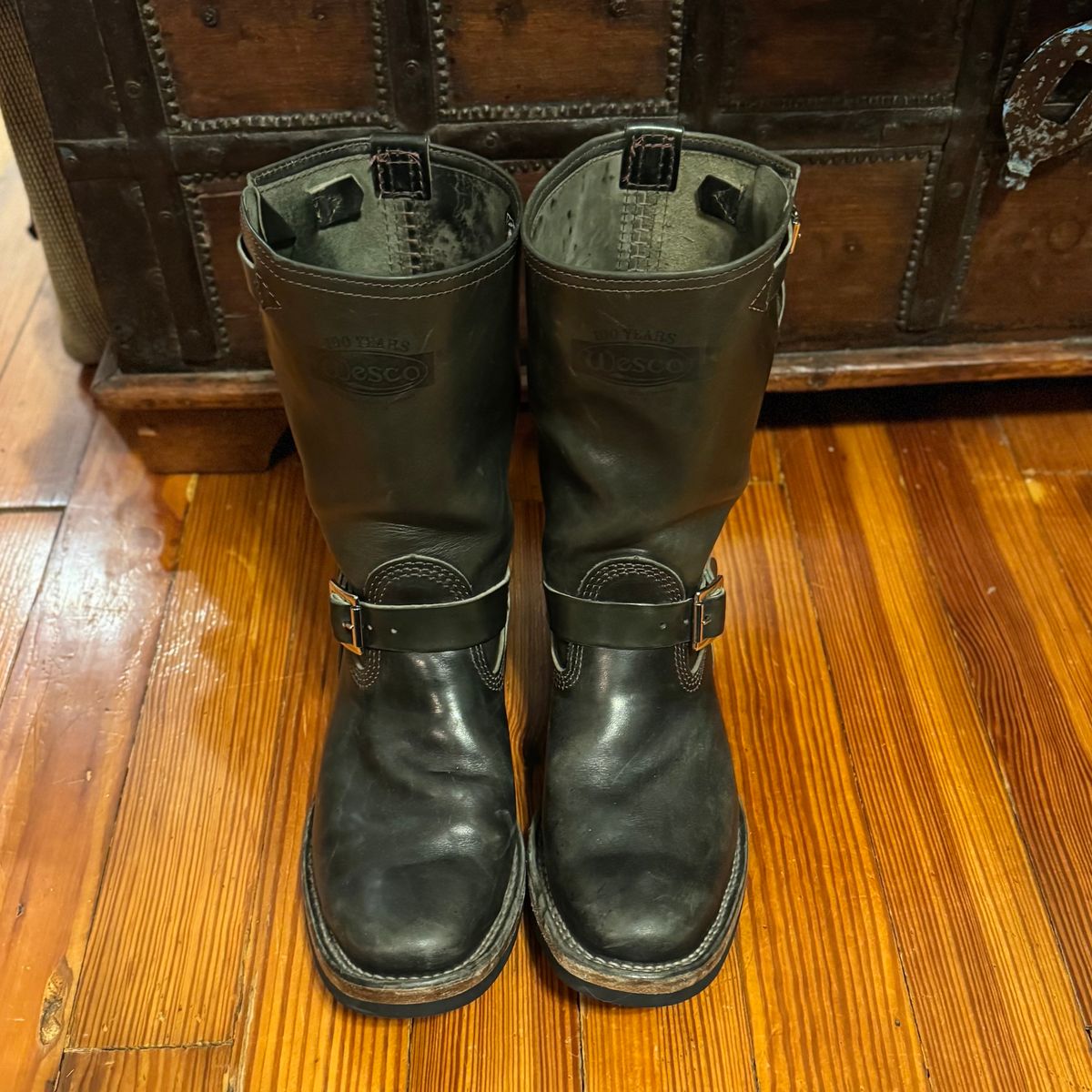 Photo by sthilburn on January 6, 2025 of the Wesco Mister Lou in Maryam Petrolio Waxed Black Horsehide.