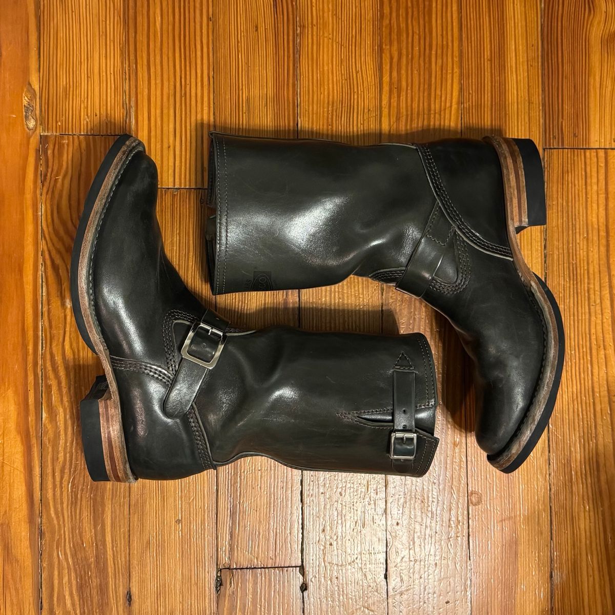 Photo by sthilburn on January 6, 2025 of the Wesco Mister Lou in Maryam Petrolio Waxed Black Horsehide.