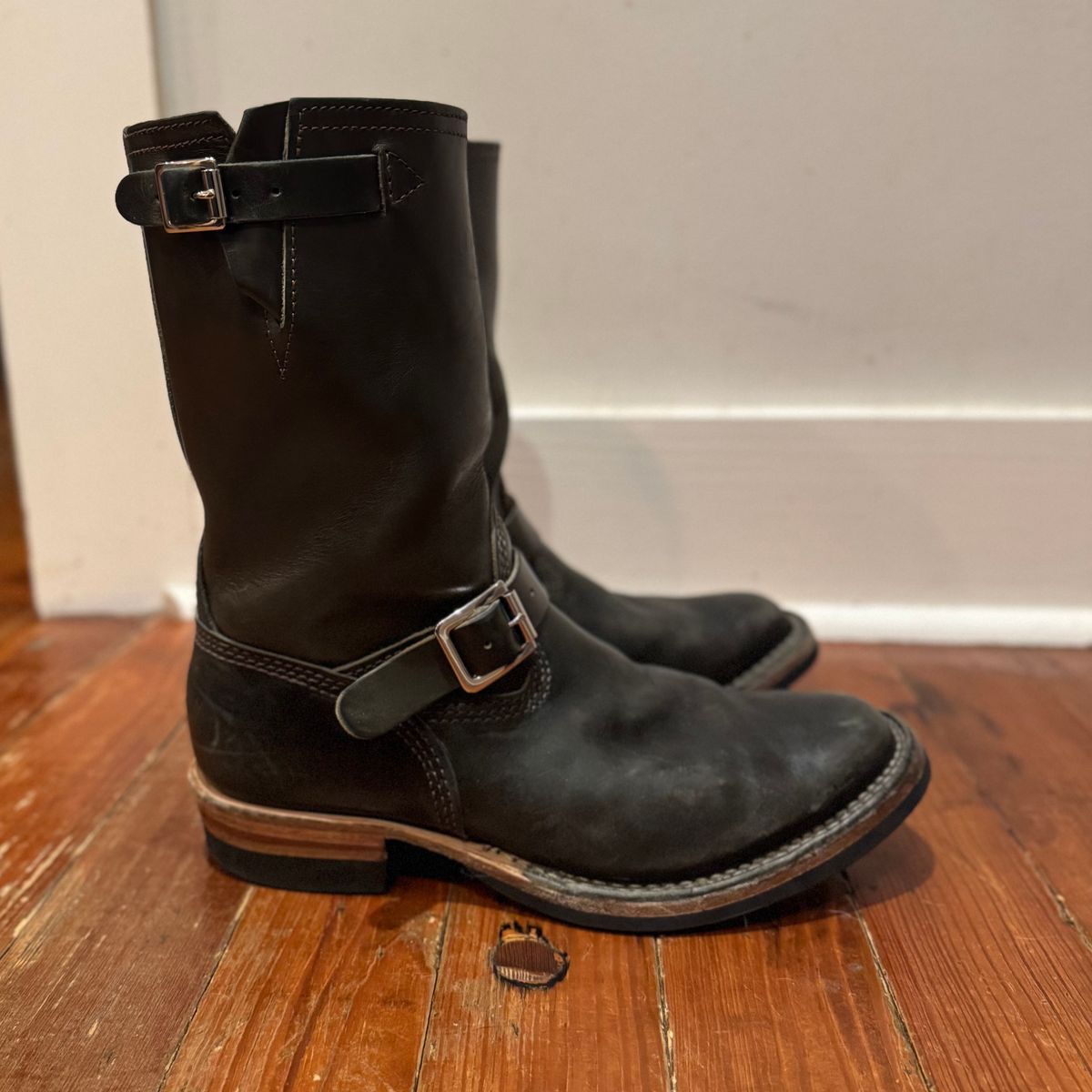 Photo by sthilburn on April 6, 2025 of the Wesco Mister Lou in Maryam Petrolio Waxed Black Horsehide.