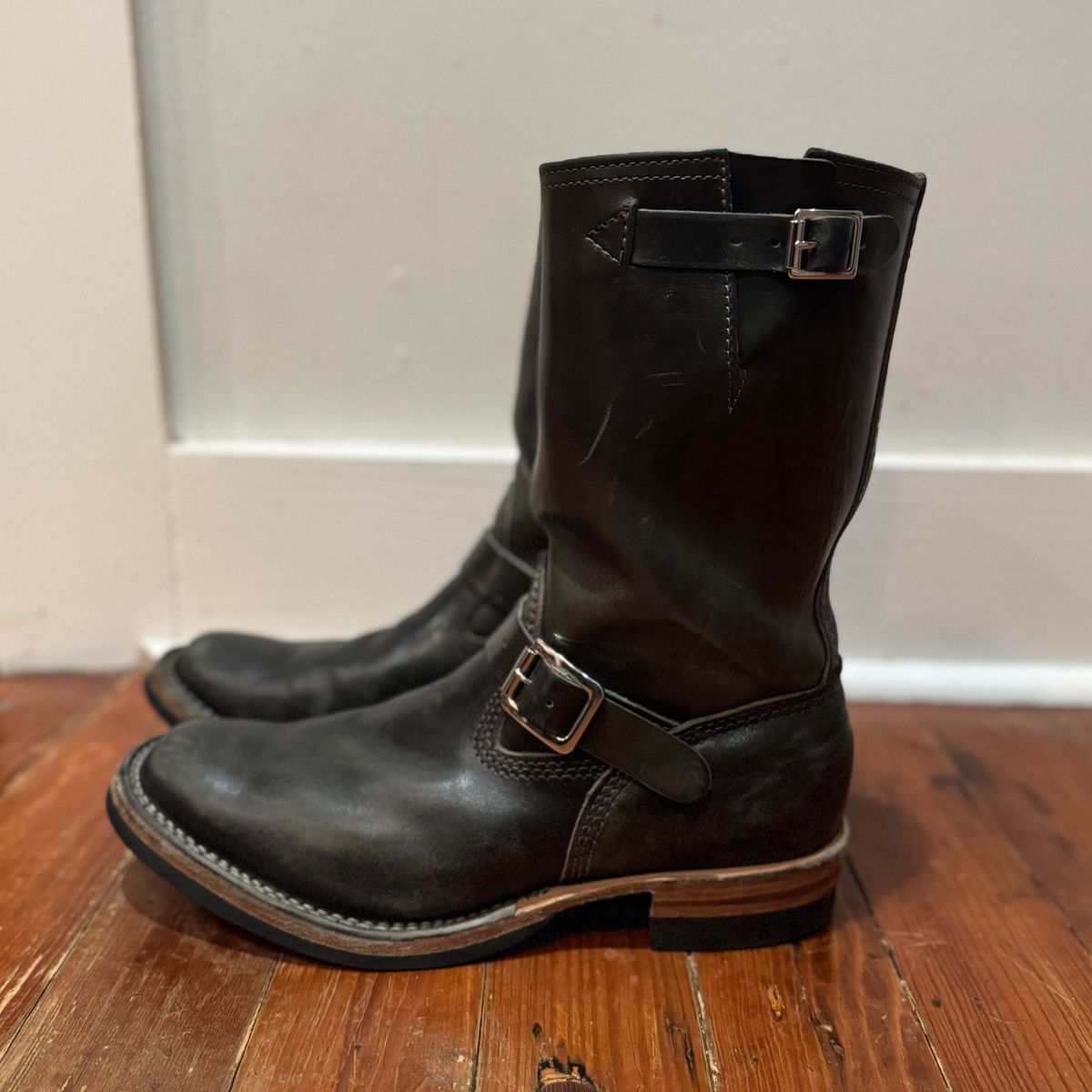 Photo by sthilburn on April 6, 2025 of the Wesco Mister Lou in Maryam Petrolio Waxed Black Horsehide.