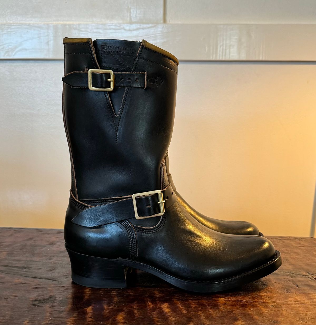 Photo by sthilburn on November 3, 2023 of the Role Club Engineer Boots in Horween Black Chromexcel Horsehide.