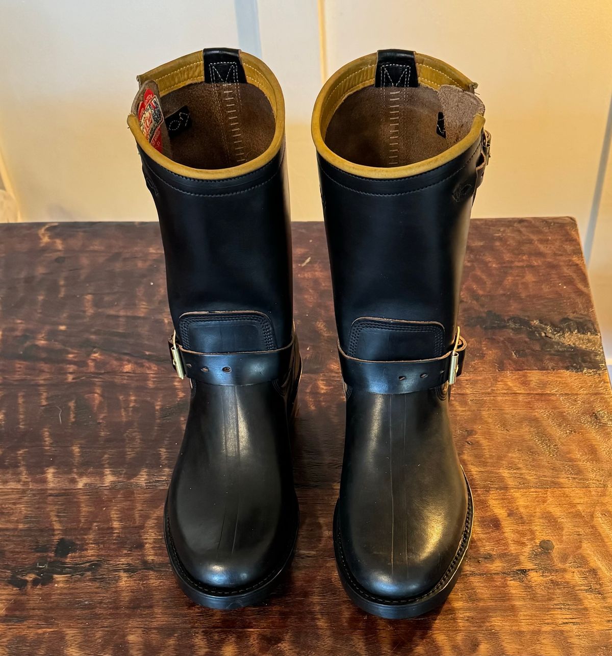 Photo by sthilburn on November 3, 2023 of the Role Club Engineer Boots in Horween Black Chromexcel Horsehide.