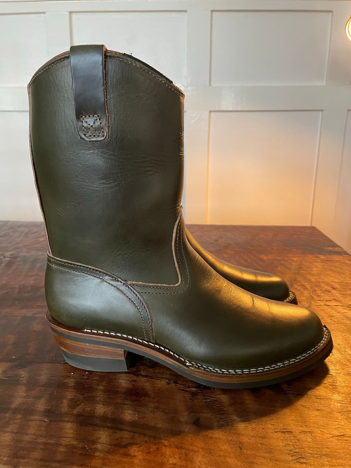 Photo by sthilburn on November 1, 2022 of the Wesco Morrison in Horween Olive Chromexcel.