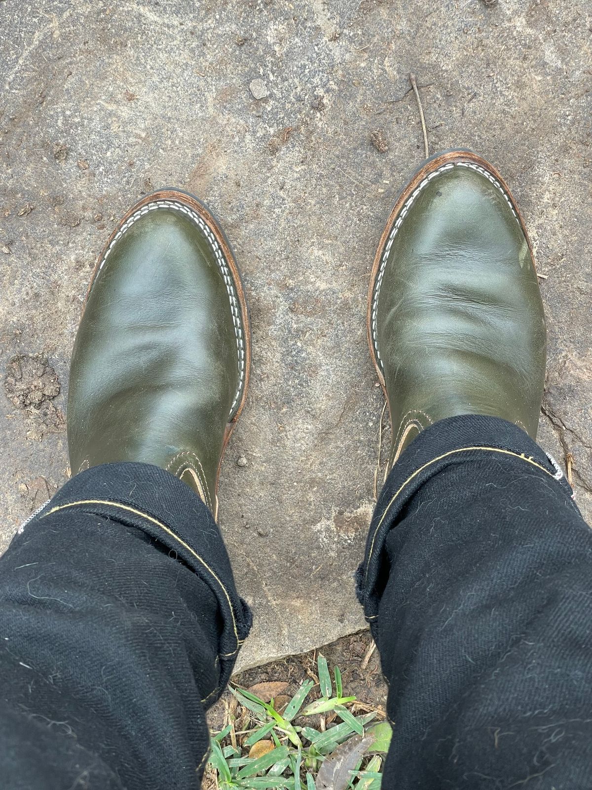 Photo by sthilburn on December 3, 2022 of the Wesco Morrison in Horween Olive Chromexcel.