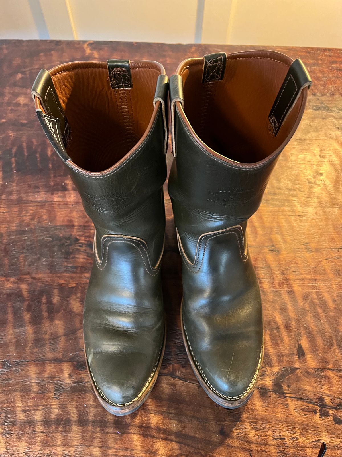 Photo by sthilburn on December 3, 2022 of the Wesco Morrison in Horween Olive Chromexcel.