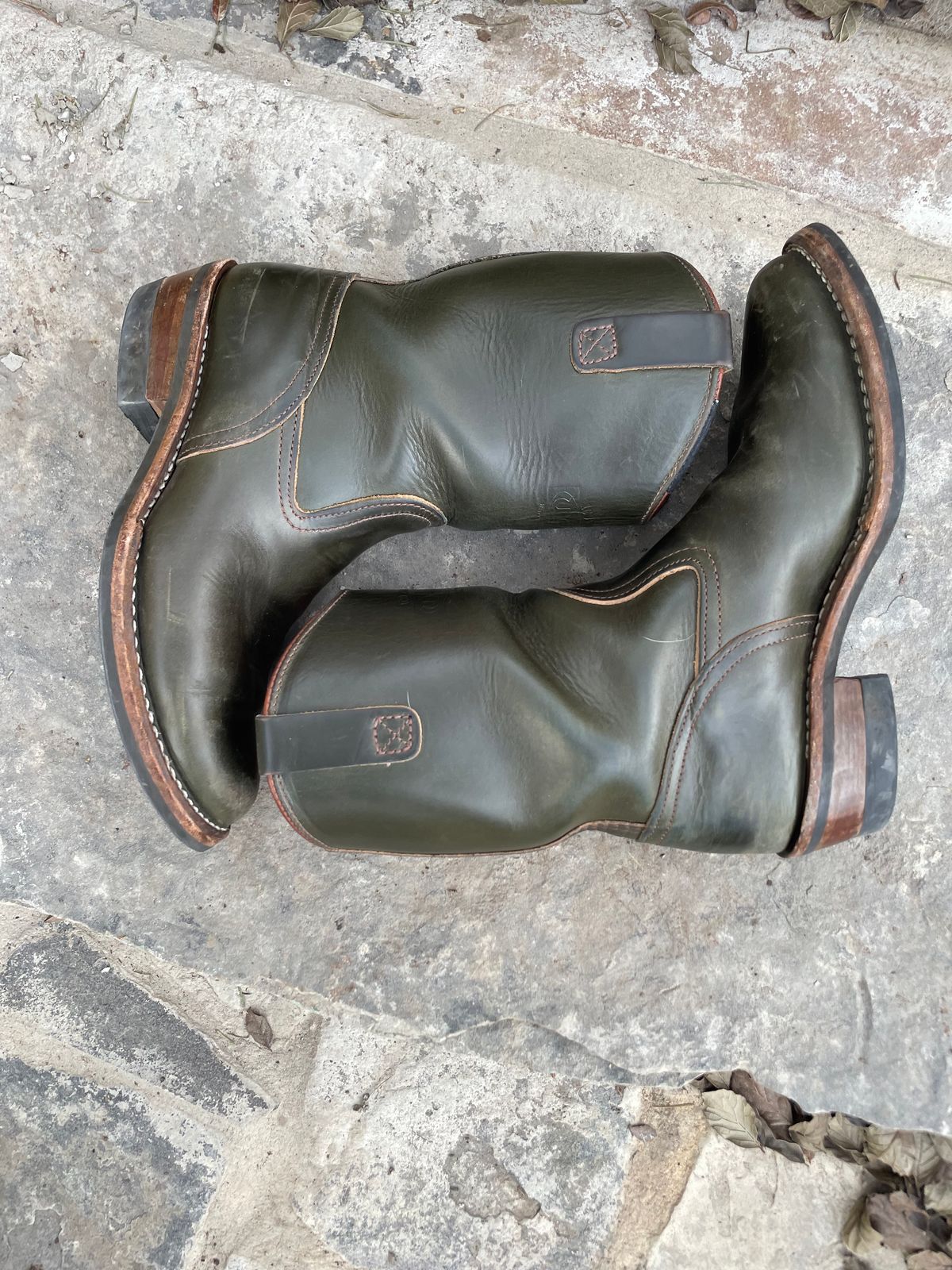 Photo by sthilburn on January 5, 2023 of the Wesco Morrison in Horween Olive Chromexcel.