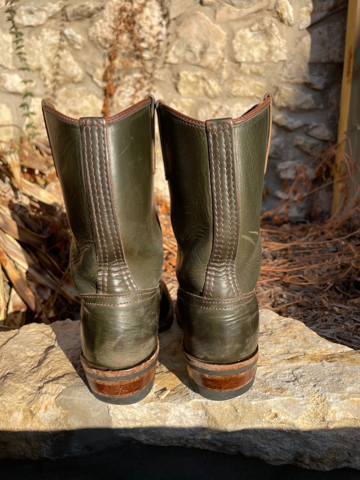 Photo by sthilburn on February 3, 2023 of the Wesco Morrison in Horween Olive Chromexcel.